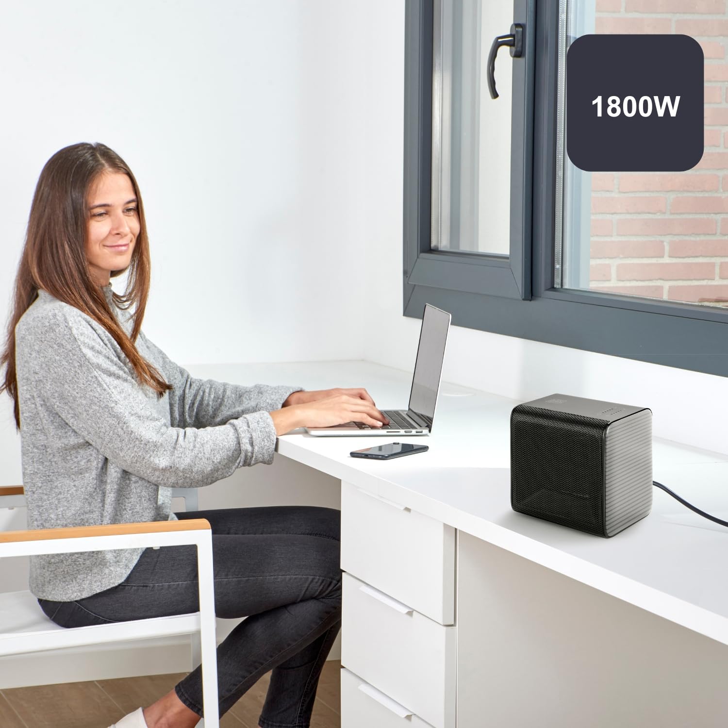 BLACK+DECKER BXSH2000E - Termoventilatore 2000W | 2 Livelli di Riscaldamento + Ventilatore | IP21 per Bagno | Termostato Regolabile | Anti-Surriscaldamento & Anti-Ribaltamento | Compatto con Maniglia